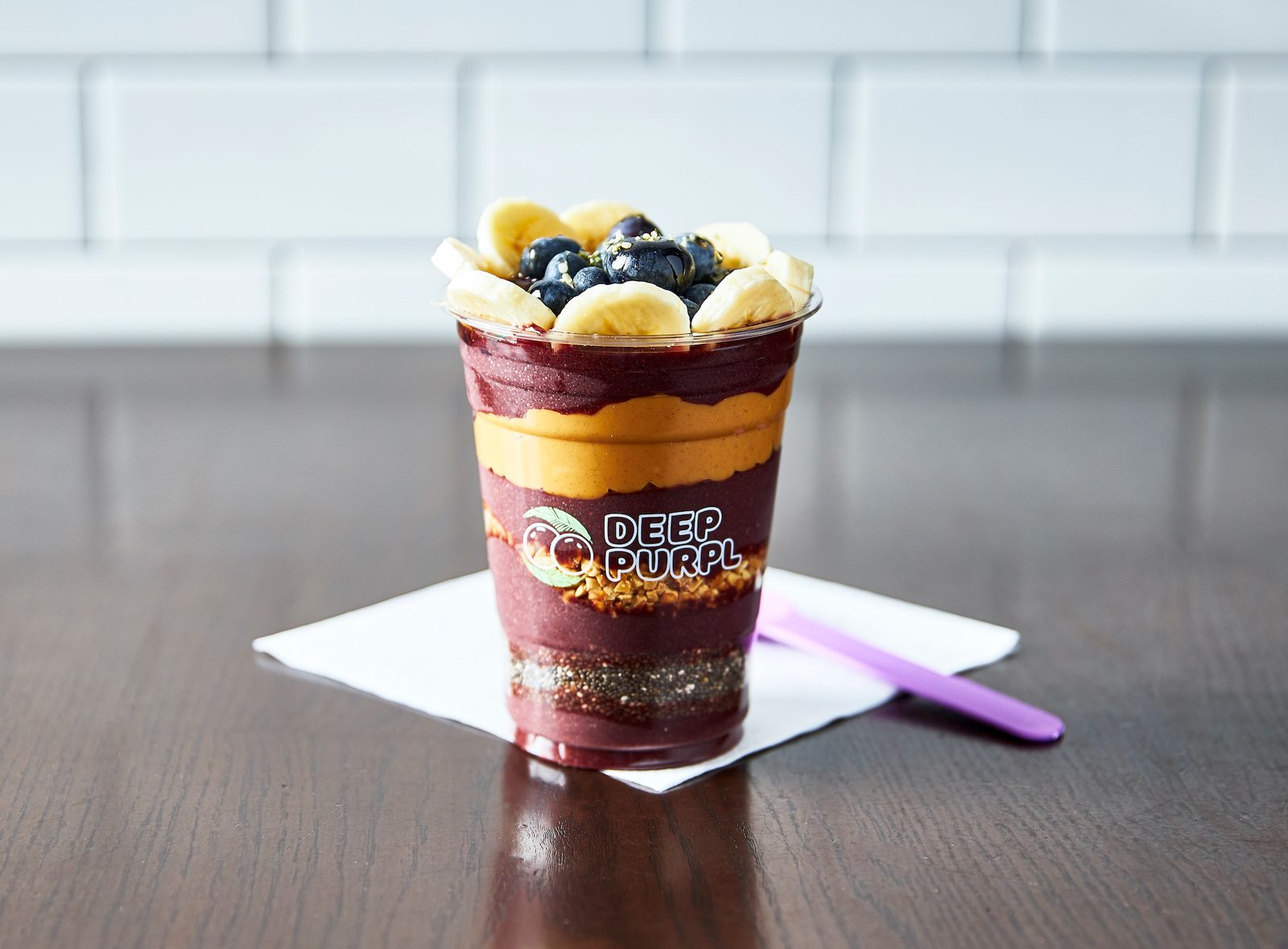 A single açaí cup