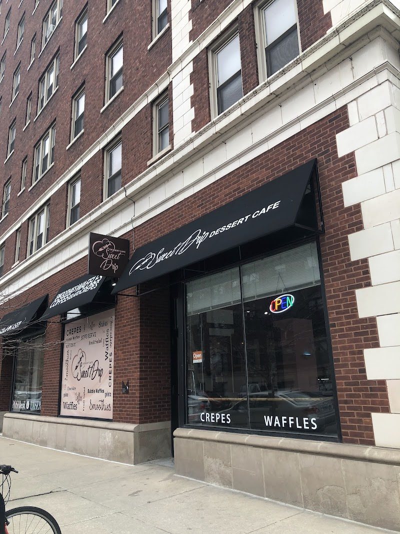 The storefront at 1658 E 53rd St